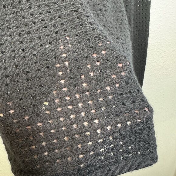 Neiman Marcus The Cashmere Collection Womens Turtle Neck Black Blouse M - Picture 2 of 4